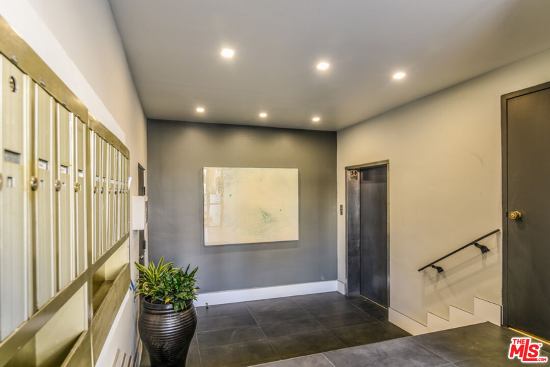 610 N orlando Unit: 105