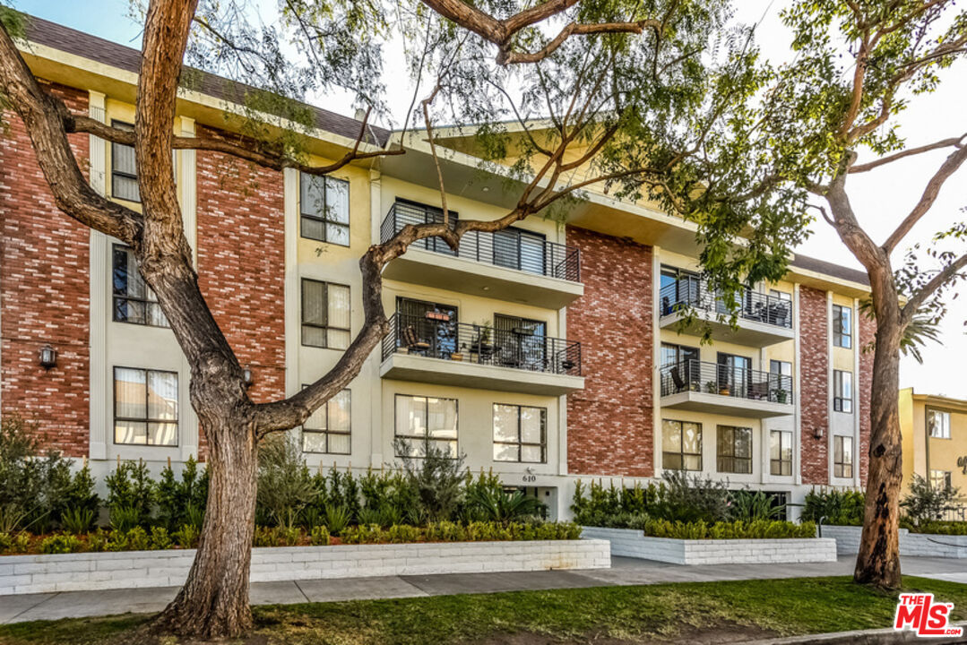 610 N orlando Unit: 105