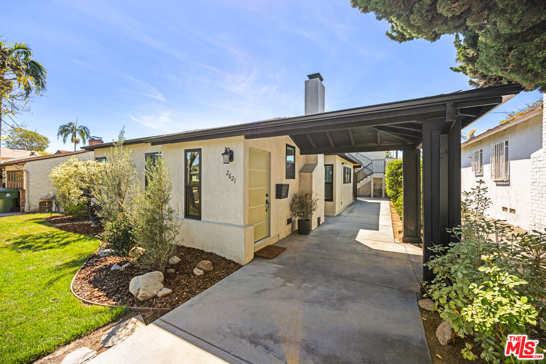 2621 Veteran Ave
