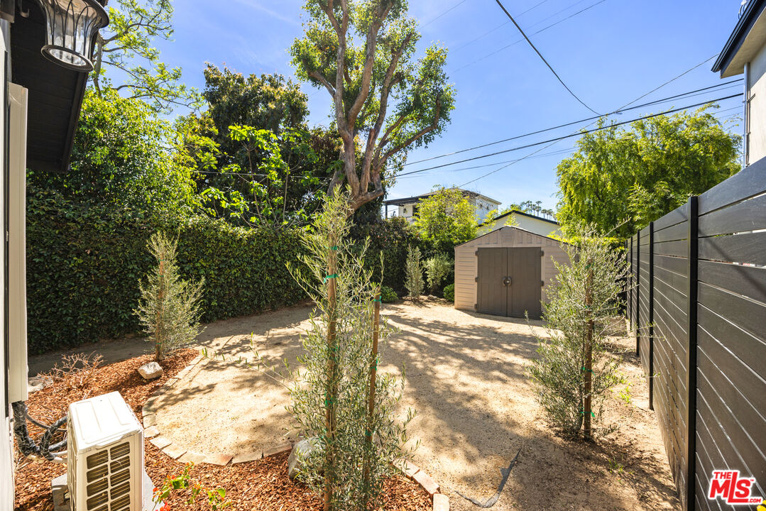 2621 Veteran Ave
