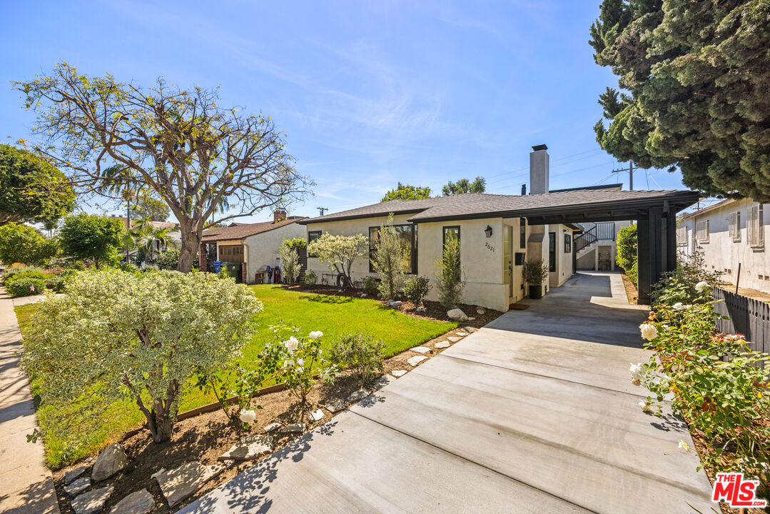 2621 Veteran Ave