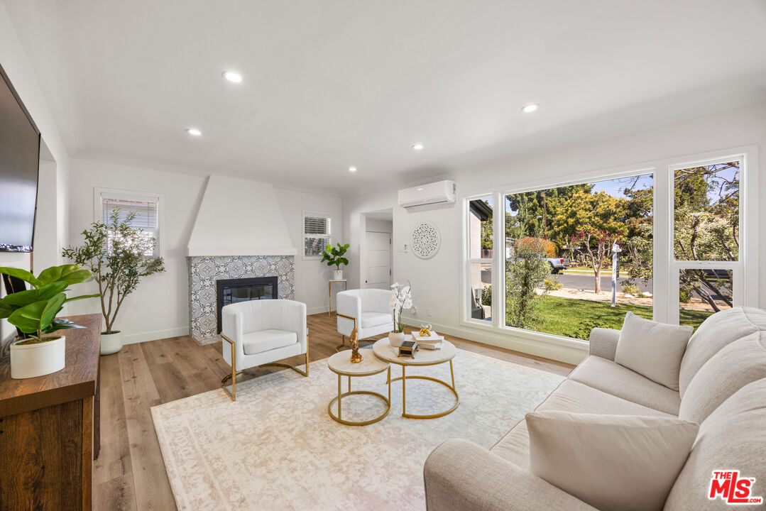 2621 Veteran Ave