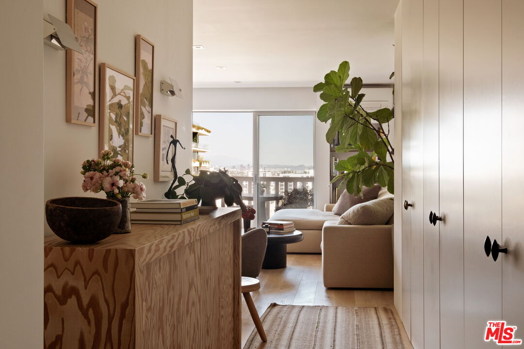 999 N Doheny Dr Unit: 807