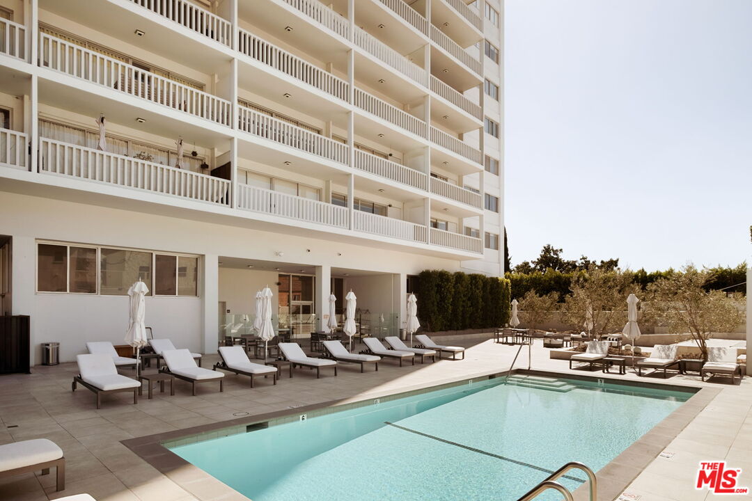 999 N Doheny Dr Unit: 807