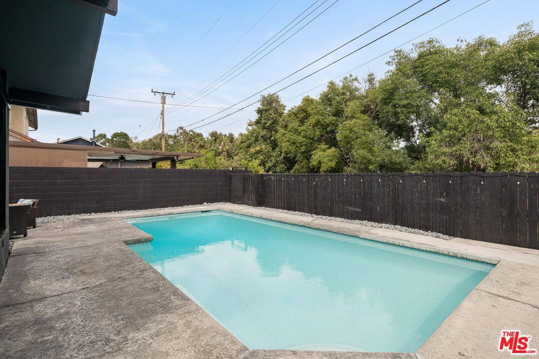 950 Whitebook Dr
