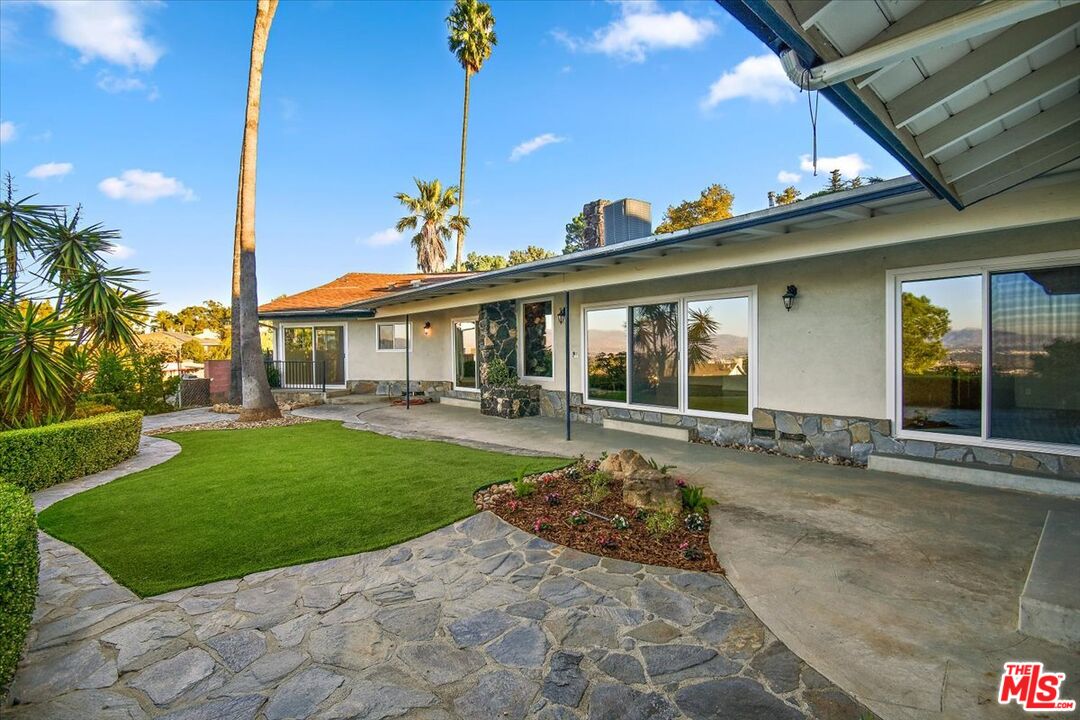 15451 Longbow Dr