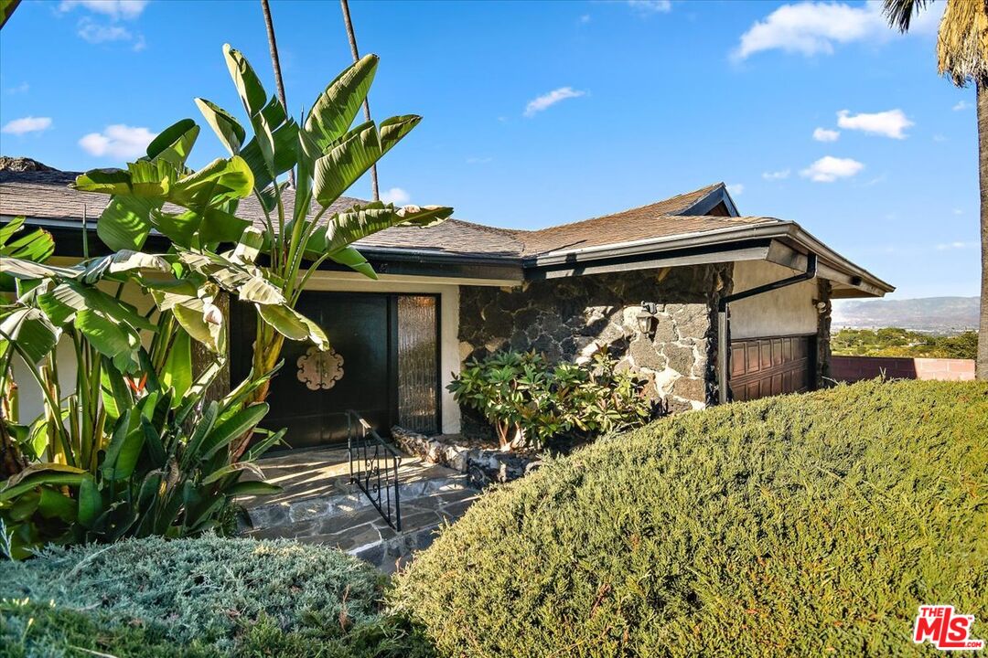 15451 Longbow Dr