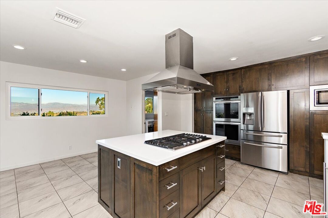 15451 Longbow Dr