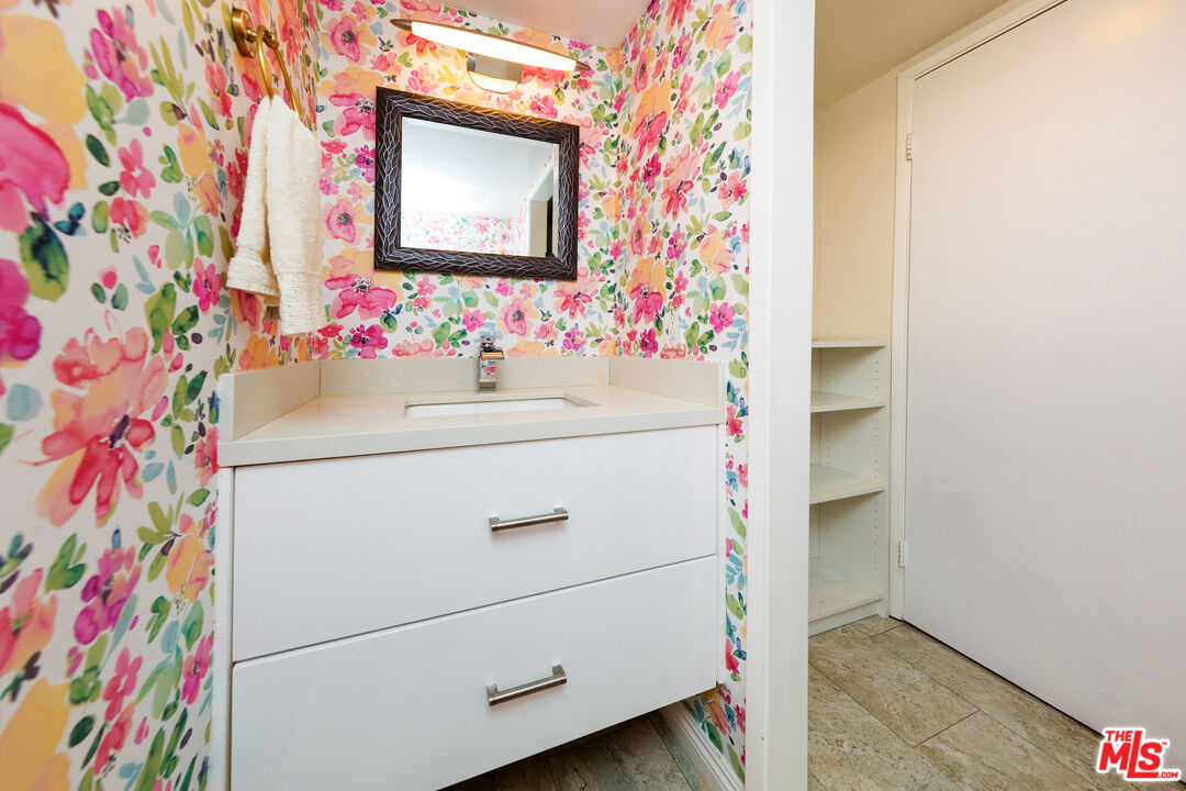 5848 Hazeltine Ave Unit: 10