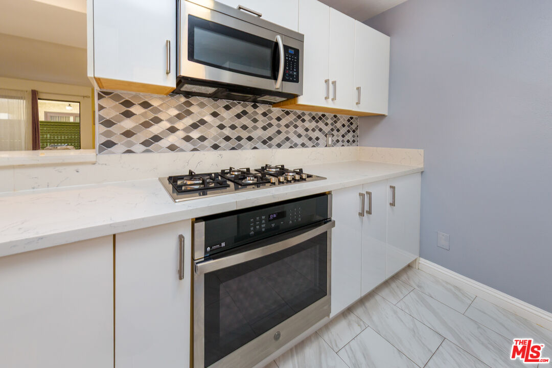 5848 Hazeltine Ave Unit: 10