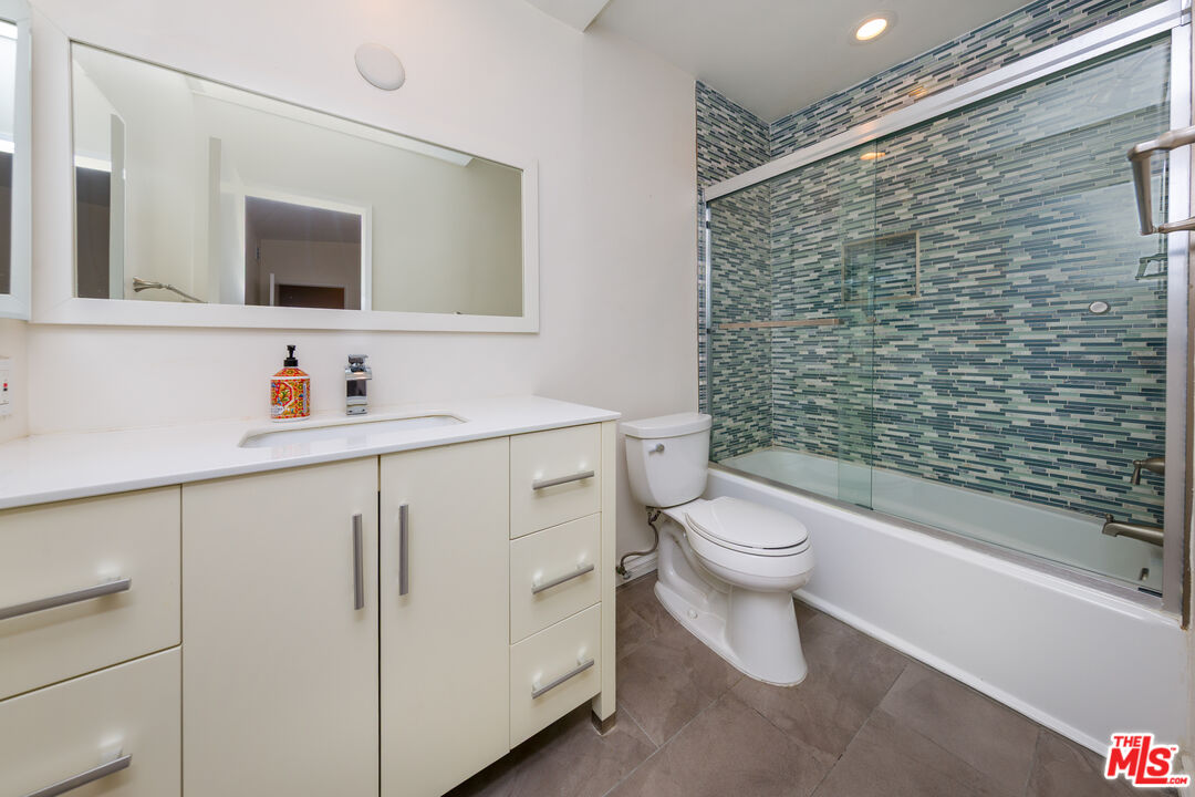 5848 Hazeltine Ave Unit: 10