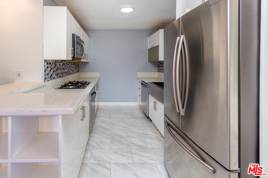 5848 Hazeltine Ave Unit: 10