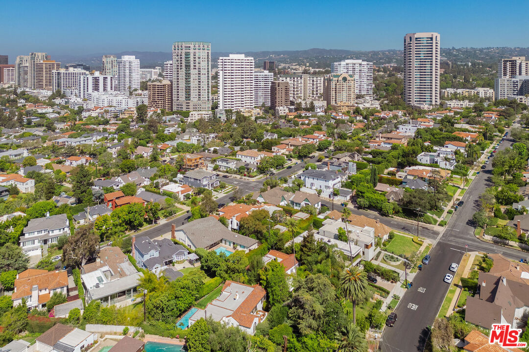 1418 Warner Ave