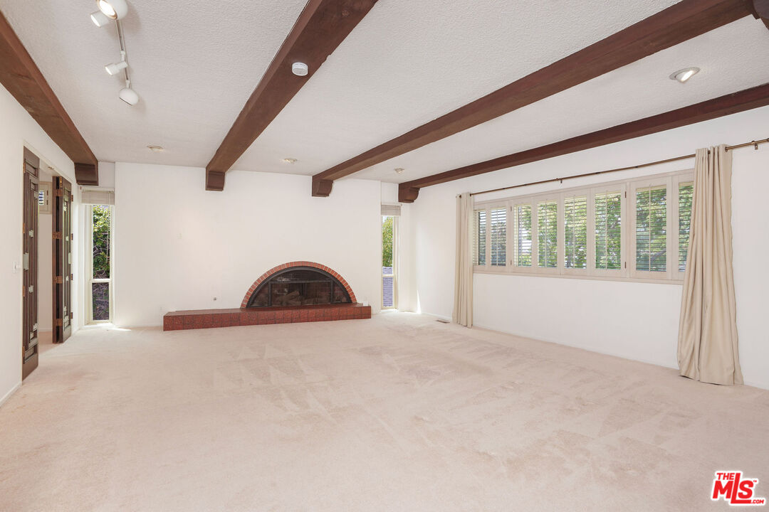 1418 Warner Ave