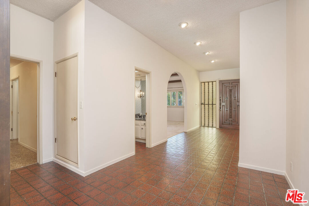 1418 Warner Ave