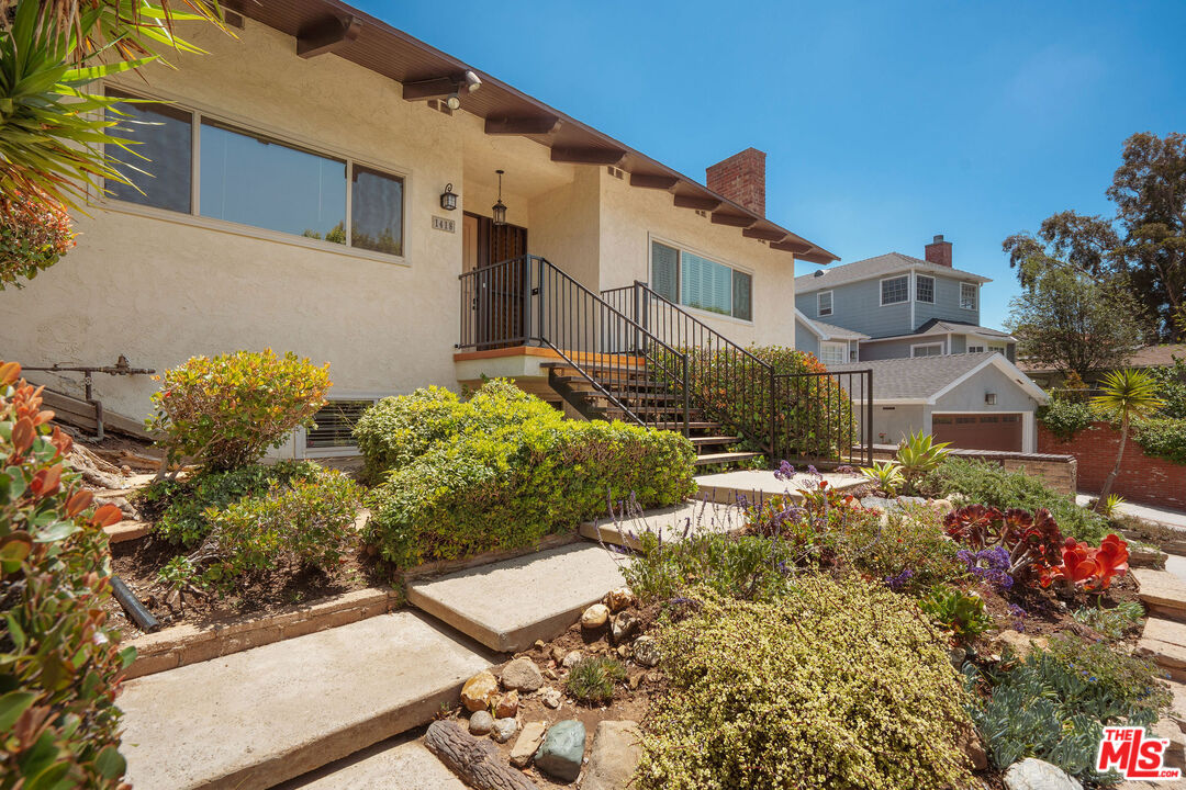 1418 Warner Ave