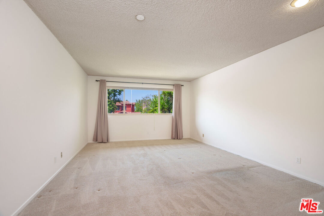 1418 Warner Ave
