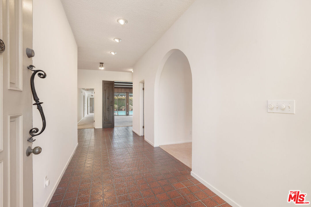 1418 Warner Ave