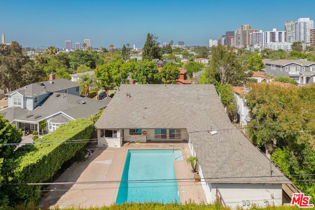 1418 Warner Ave