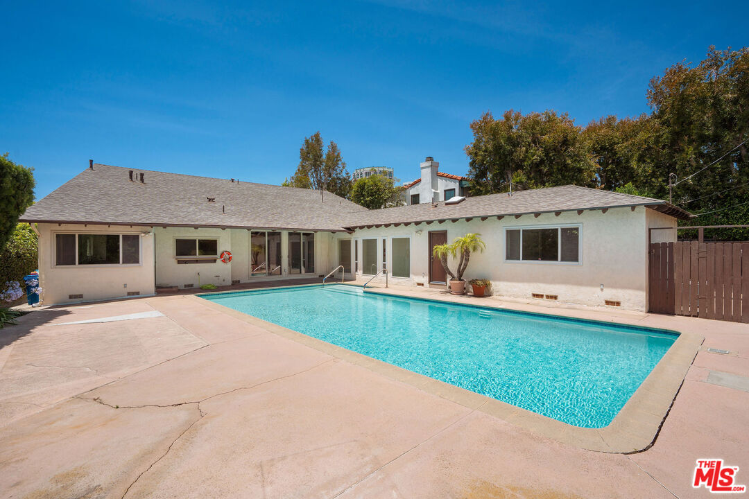 1418 Warner Ave