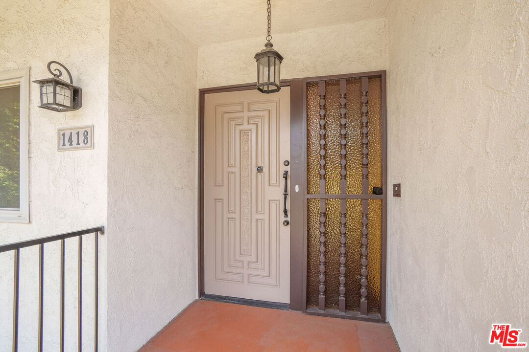 1418 Warner Ave