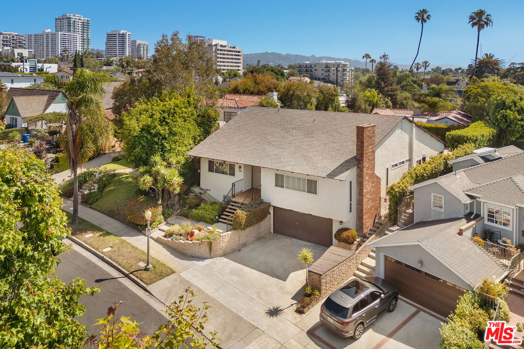 1418 Warner Ave