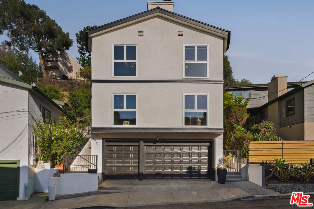 1096 Oban Dr
