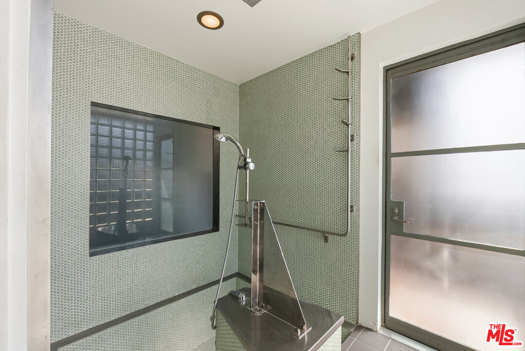 3410 Hermosa Ave