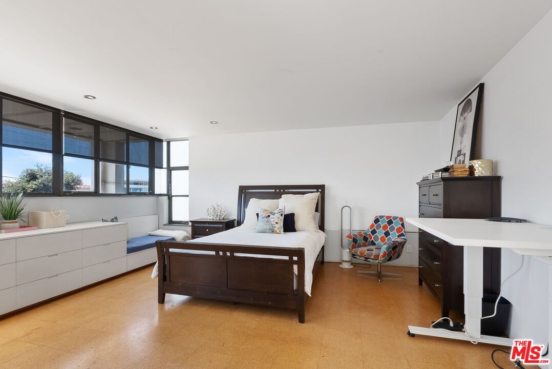 3410 Hermosa Ave