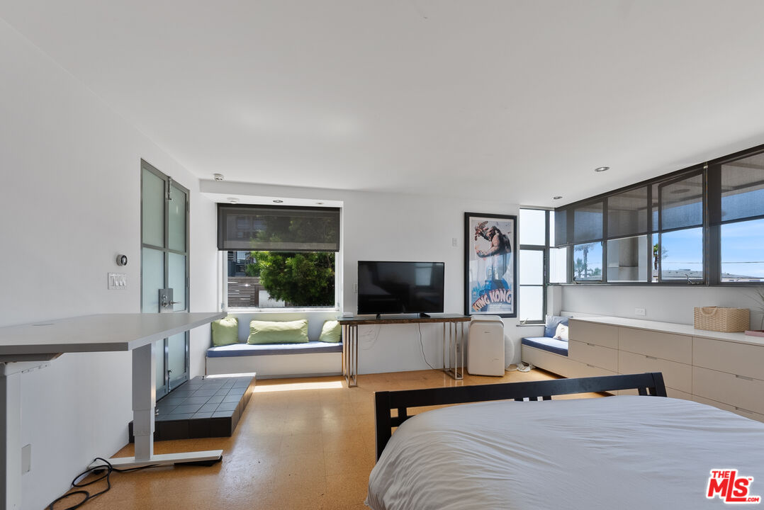 3410 Hermosa Ave