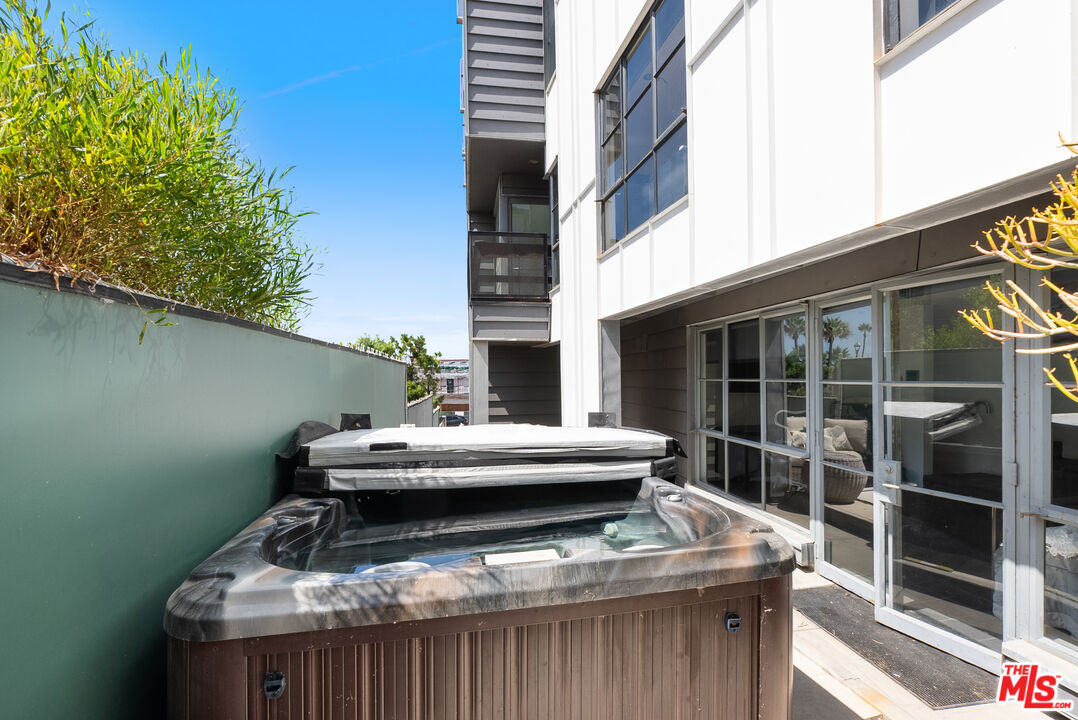 3410 Hermosa Ave