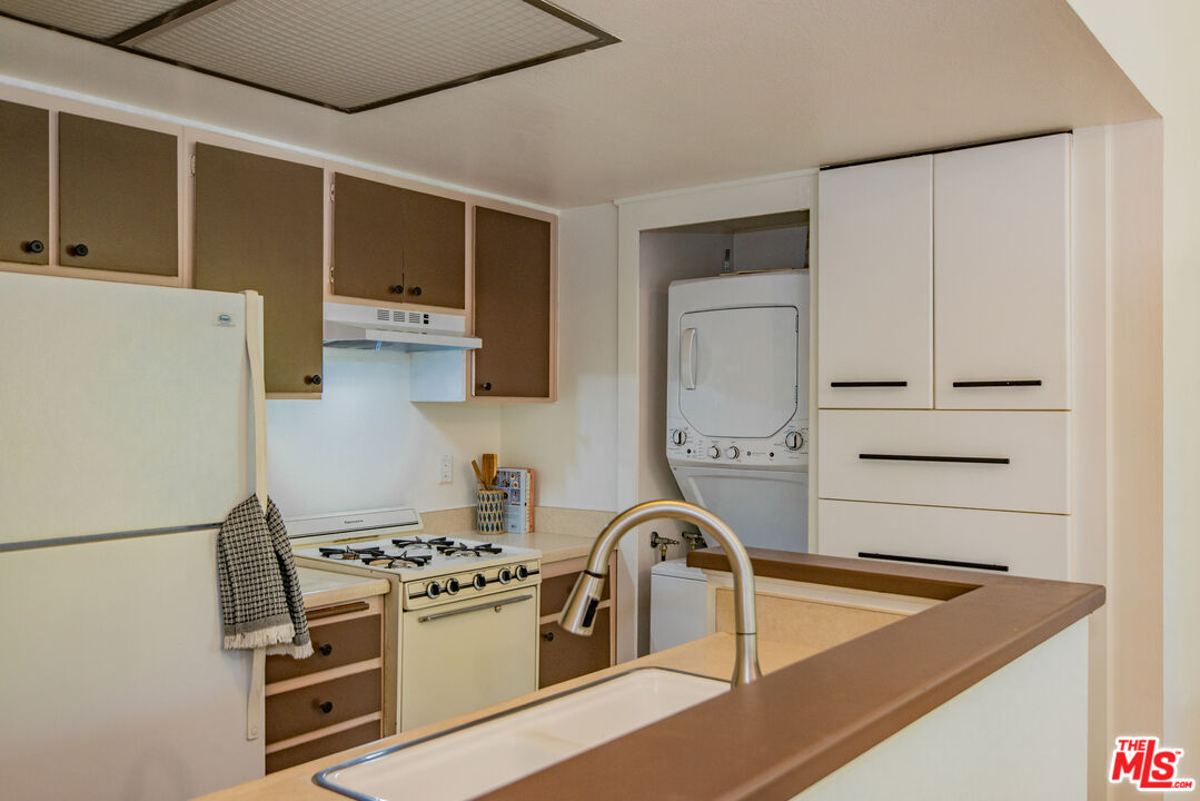 7025 Glade Ave Unit: 24