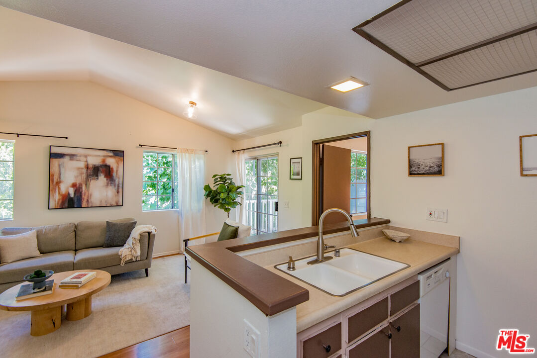 7025 Glade Ave Unit: 24