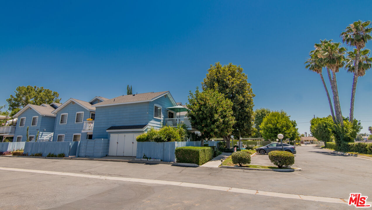 7025 Glade Ave Unit: 24