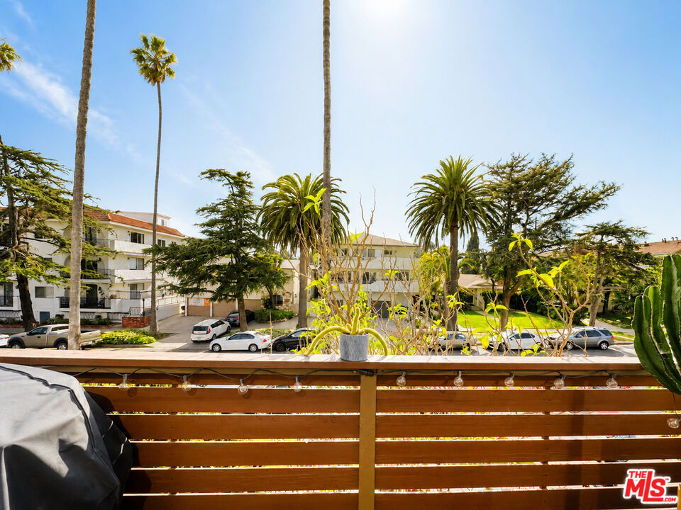 1043 12th St Unit: 6