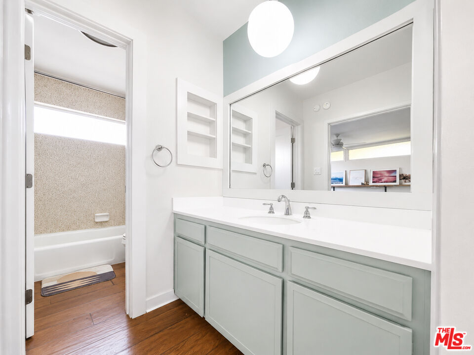 1043 12th St Unit: 6
