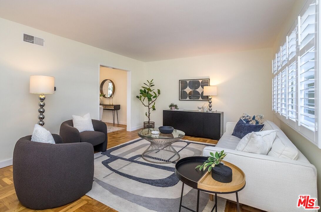 5383 Village Grn