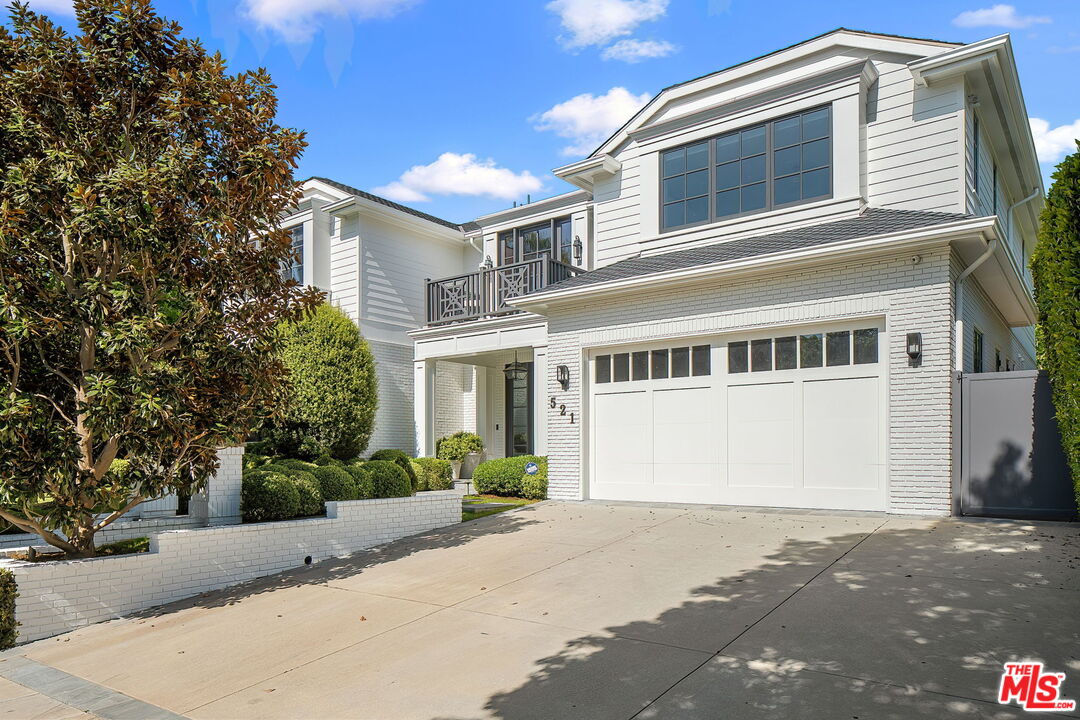 521 Toyopa Dr