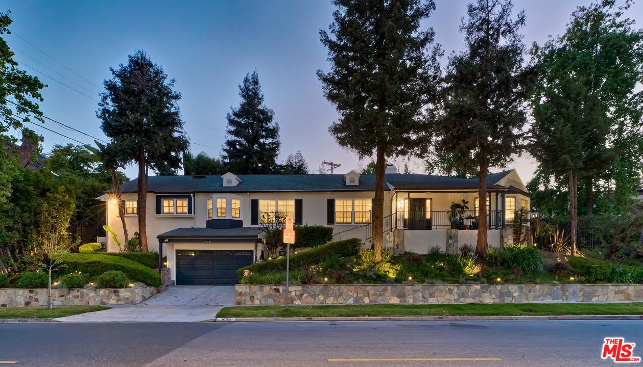 1609 Comstock Ave