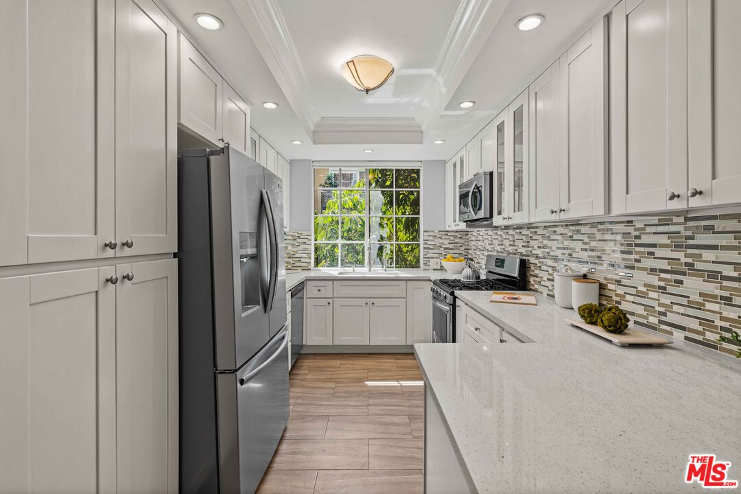 1375 Kelton Ave Unit: 206