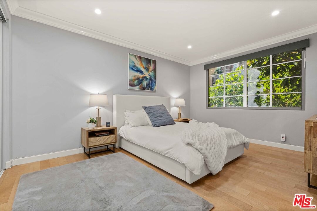 1375 Kelton Ave Unit: 206