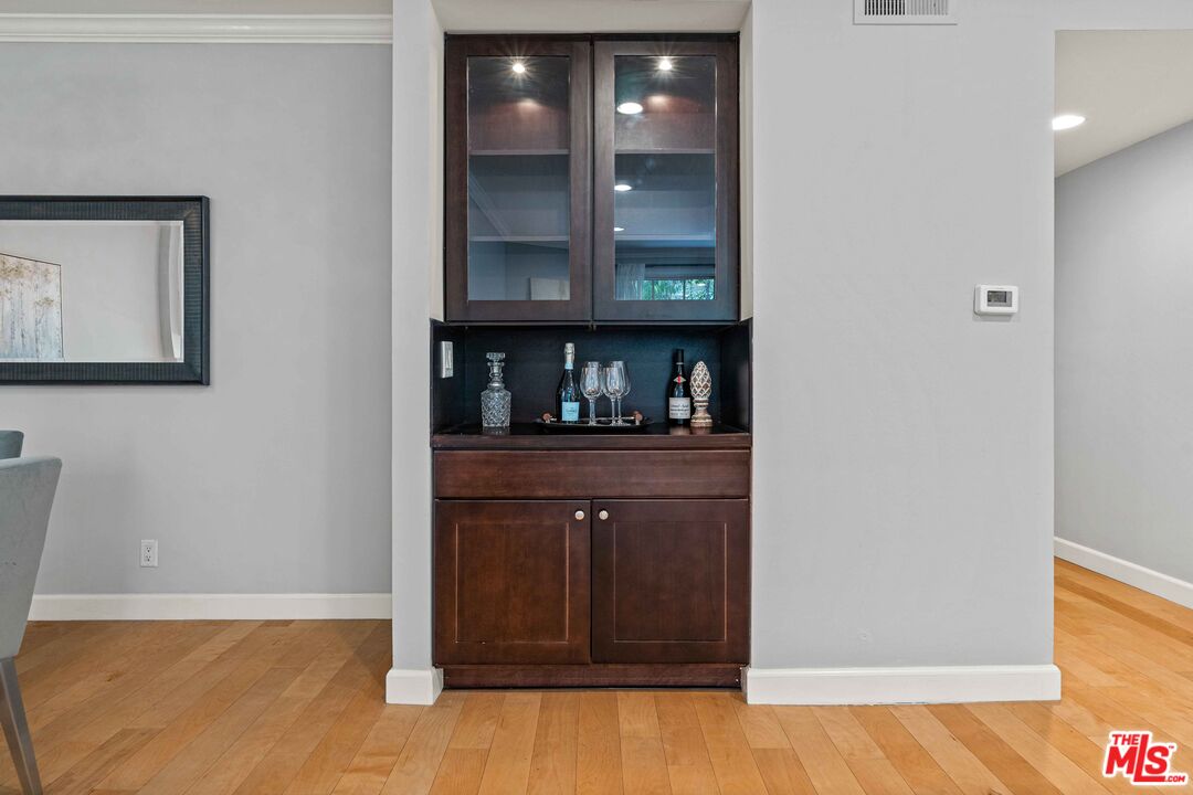 1375 Kelton Ave Unit: 206