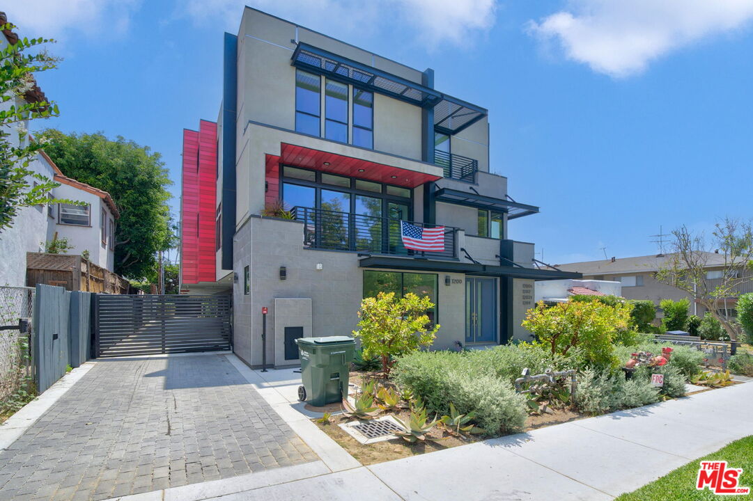1204 N Orange Grove Ave
