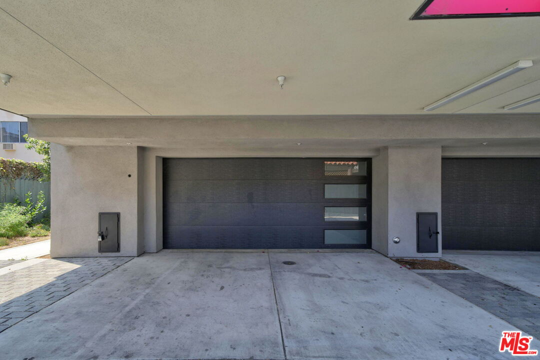 1204 N Orange Grove Ave