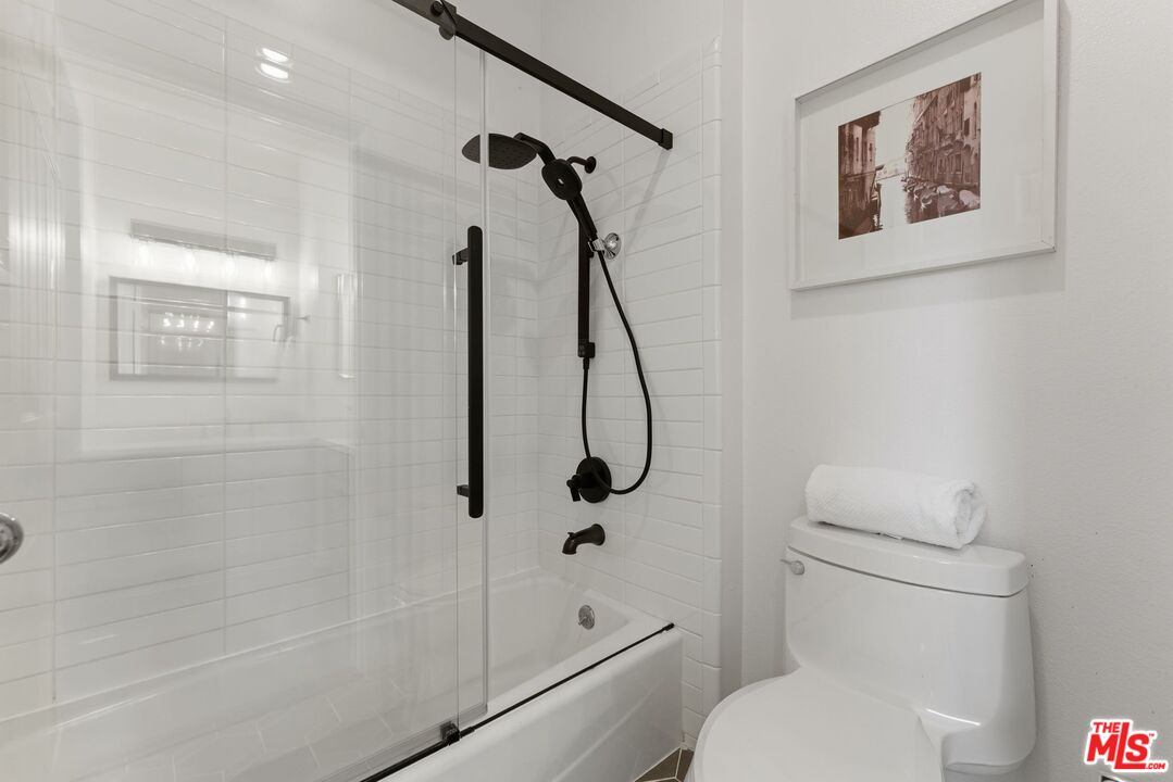 1436 20th St Unit: 8