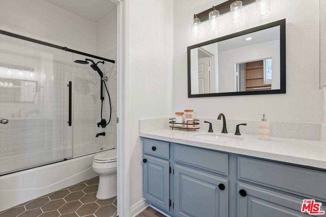 1436 20th St Unit: 8