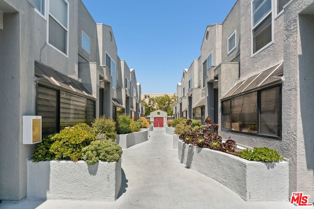 1436 20th St Unit: 8