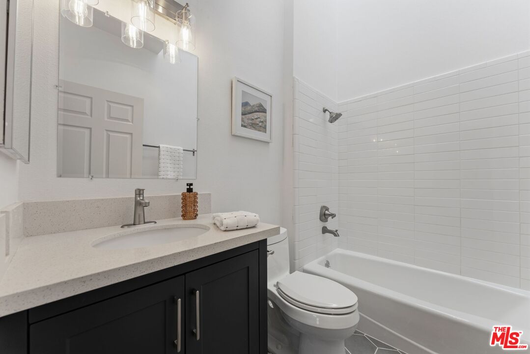1436 20th St Unit: 8