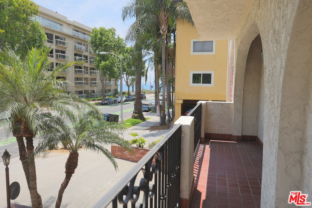 125 Montana Ave Unit: 101