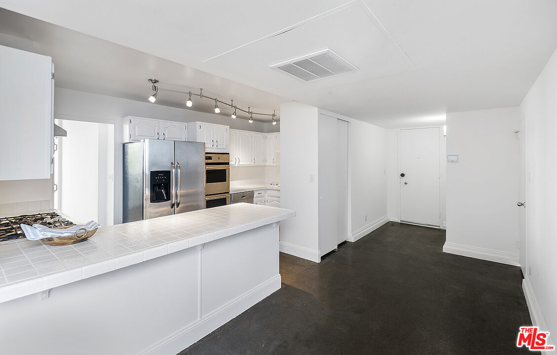 17366 W Sunset Blvd Unit: 201